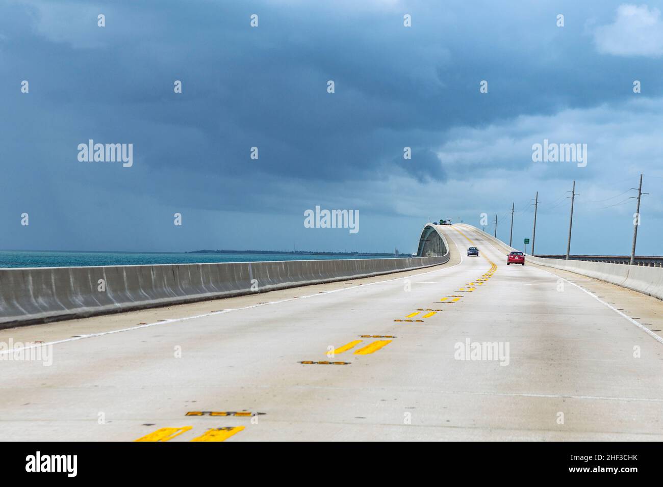 Nuova parte di sette miglia a ponte in cielo molto nuvoloso Foto Stock