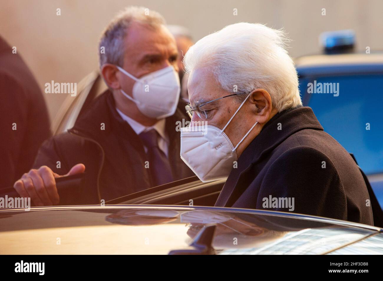 Roma, Italia. 13th Jan 2022. Il presidente italiano Sergio Mattarella lascia Capitol Hill.Funeral a Roma per rendere omaggio al defunto presidente del Parlamento europeo David Sassoli, morto all'età di 66 anni. Credit: SOPA Images Limited/Alamy Live News Foto Stock