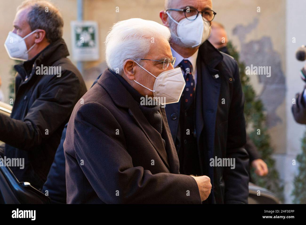 Roma, Italia. 13th Jan 2022. Il presidente italiano, Sergio Mattarella arriva per rendere omaggio al defunto presidente del Parlamento europeo David Sassoli.Casa funebre sul Campidoglio a Roma per rendere omaggio al defunto presidente del Parlamento europeo David Sassoli, morto all'età di 66 anni. (Foto di Stefano Costantino/SOPA Images/Sipa USA) Credit: Sipa USA/Alamy Live News Foto Stock