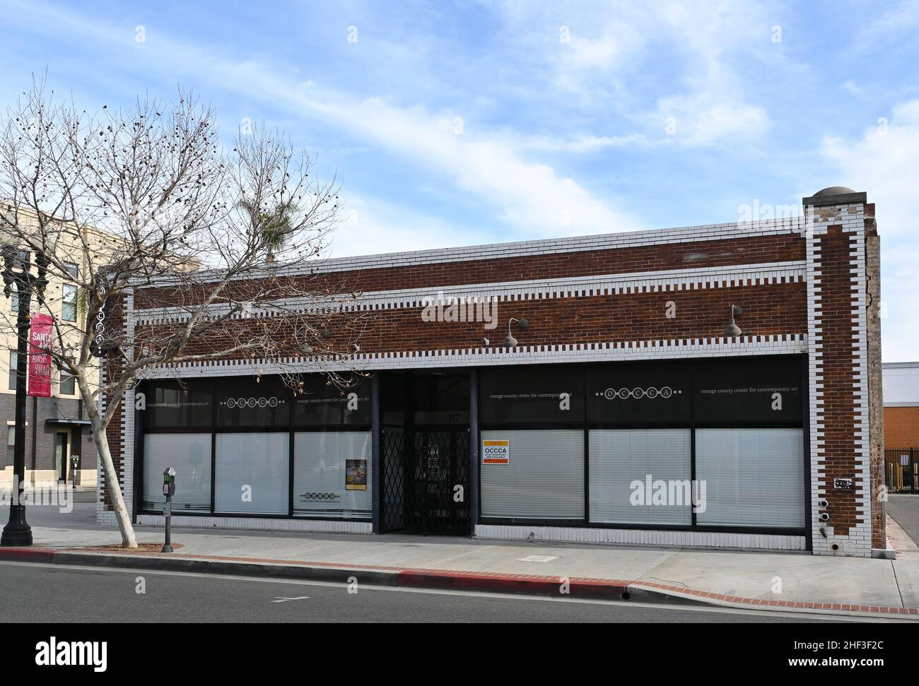 SANTA ANA, CALIFORNIA - 12 GEN 2022: L'edificio dell'Orange County Center for Contemporary Art (OCCCA) nel centro di Santa Ana. Foto Stock
