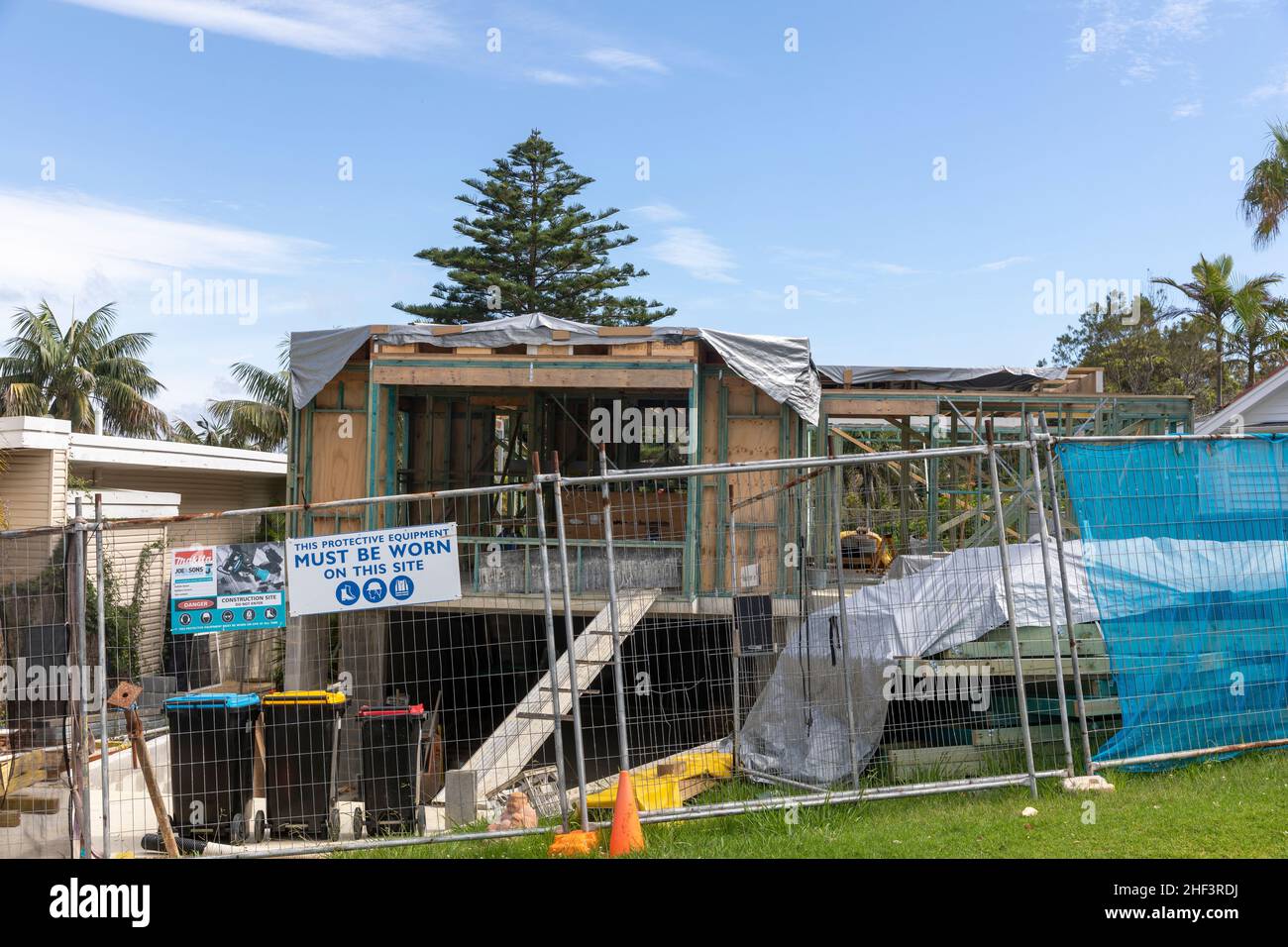 Nuova casa in costruzione ad Avalon Beach, un sobborgo di Sydney, NSW, Australia Foto Stock