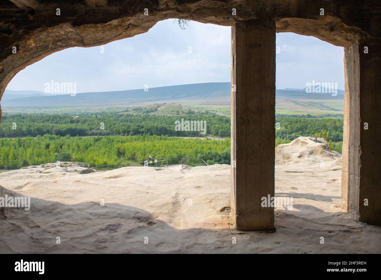 Vista dalla grotta alla città di Uplistsikhe in Georgia Foto Stock