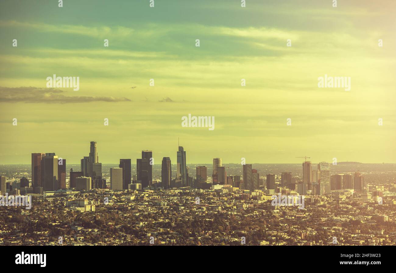 Città di Los Angeles California, Stati Uniti d'America. Gennaio 2022 Sunset Panorama. Sfumatura a caldo. Foto Stock