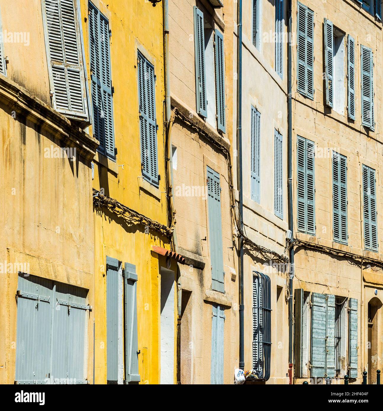 Provenza tipica città di Aix en Provence con la vecchia facciata della casa Foto Stock