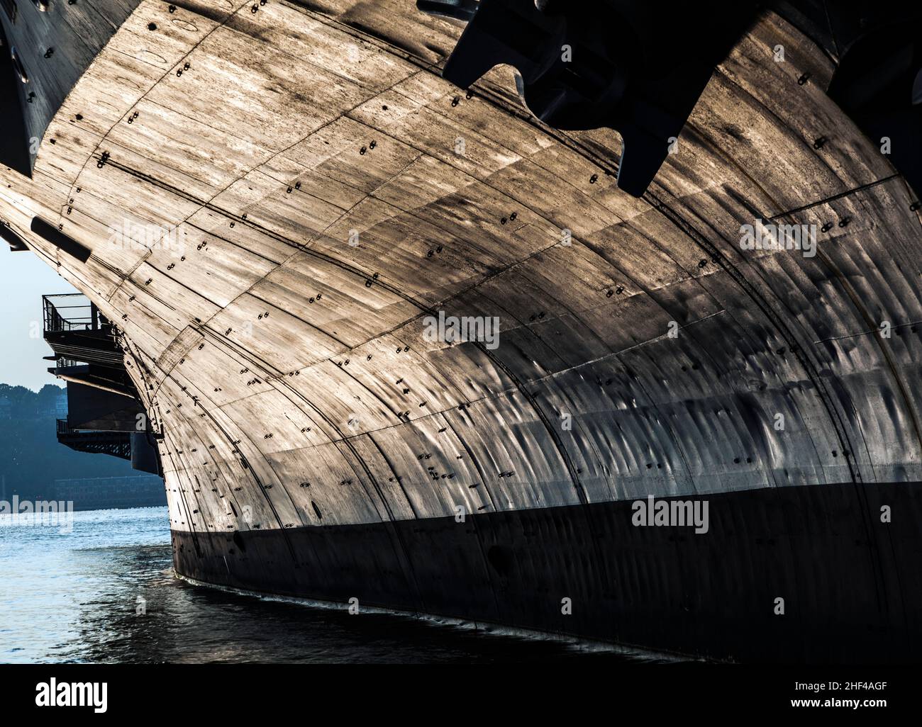 dettaglio della portaerei al tramonto Foto Stock