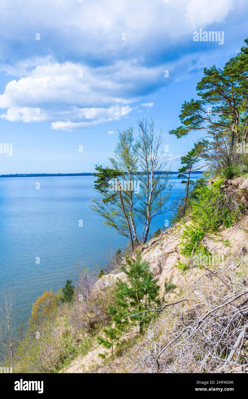 Romantica scogliera ripida con lago a Gnitz in Usedom Foto Stock