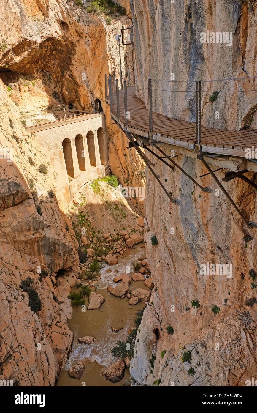 Pista sospesa pericolosa di Caminito del Rey in Spagna Foto Stock