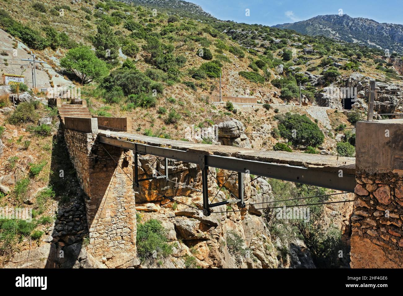 Passerella ponte Dangeorus nella gola del Caminito del Rey a Malaga (Spagna) Foto Stock