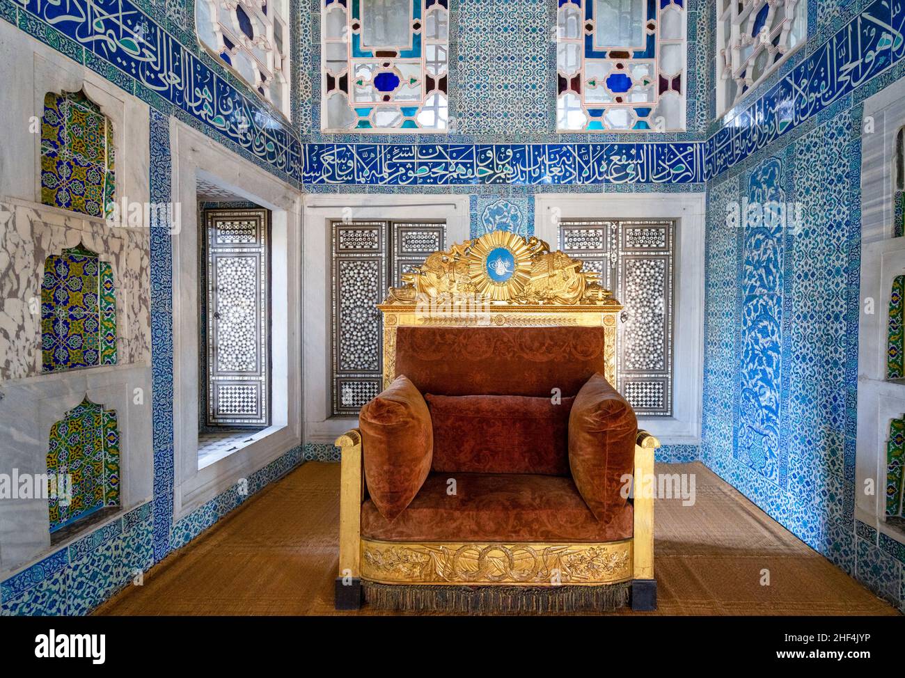 Trono del Sultano Ottomano Mahmud II (sede del Sultanato) nel Palazzo di ⁣⁣Topkapi, Istanbul. Foto Stock