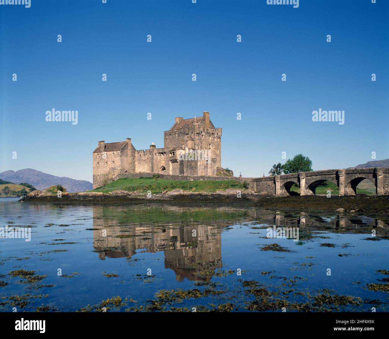 Scozia. Highlands. Castello di Eilean Donan. Loch Duich. Foto Stock