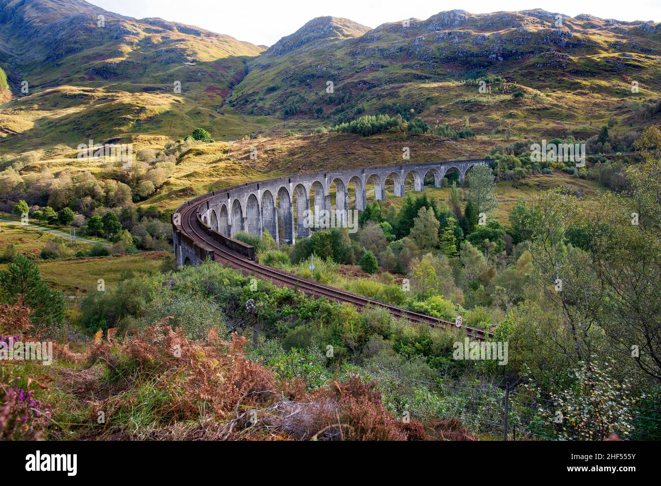 Bella vista sul viadotto Glenfinnan in Scotland Highland, Regno Unito Foto Stock