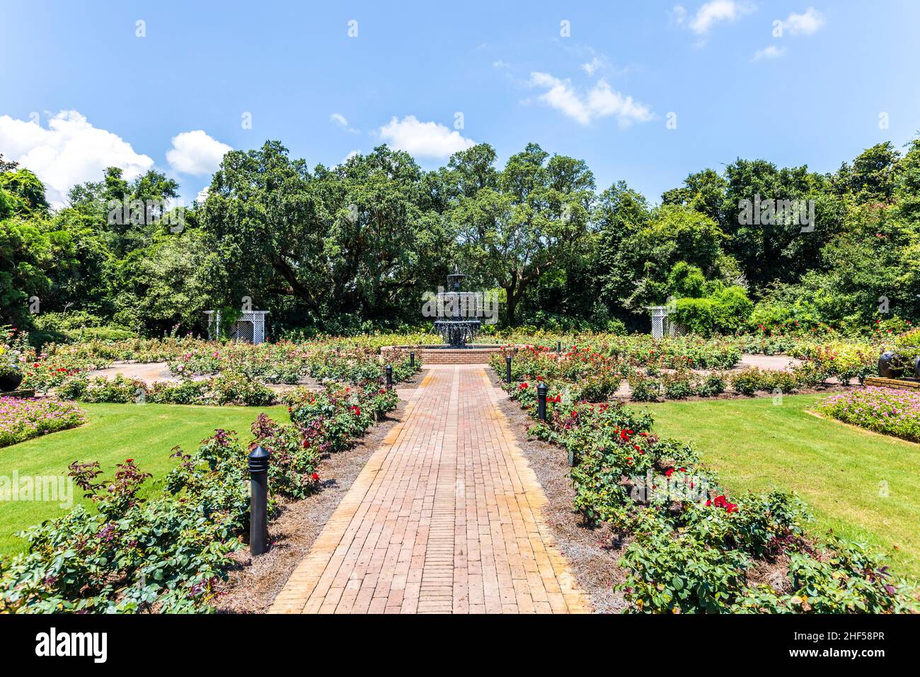 fontana nel parco pubblico nei giardini Bellingraths Foto Stock