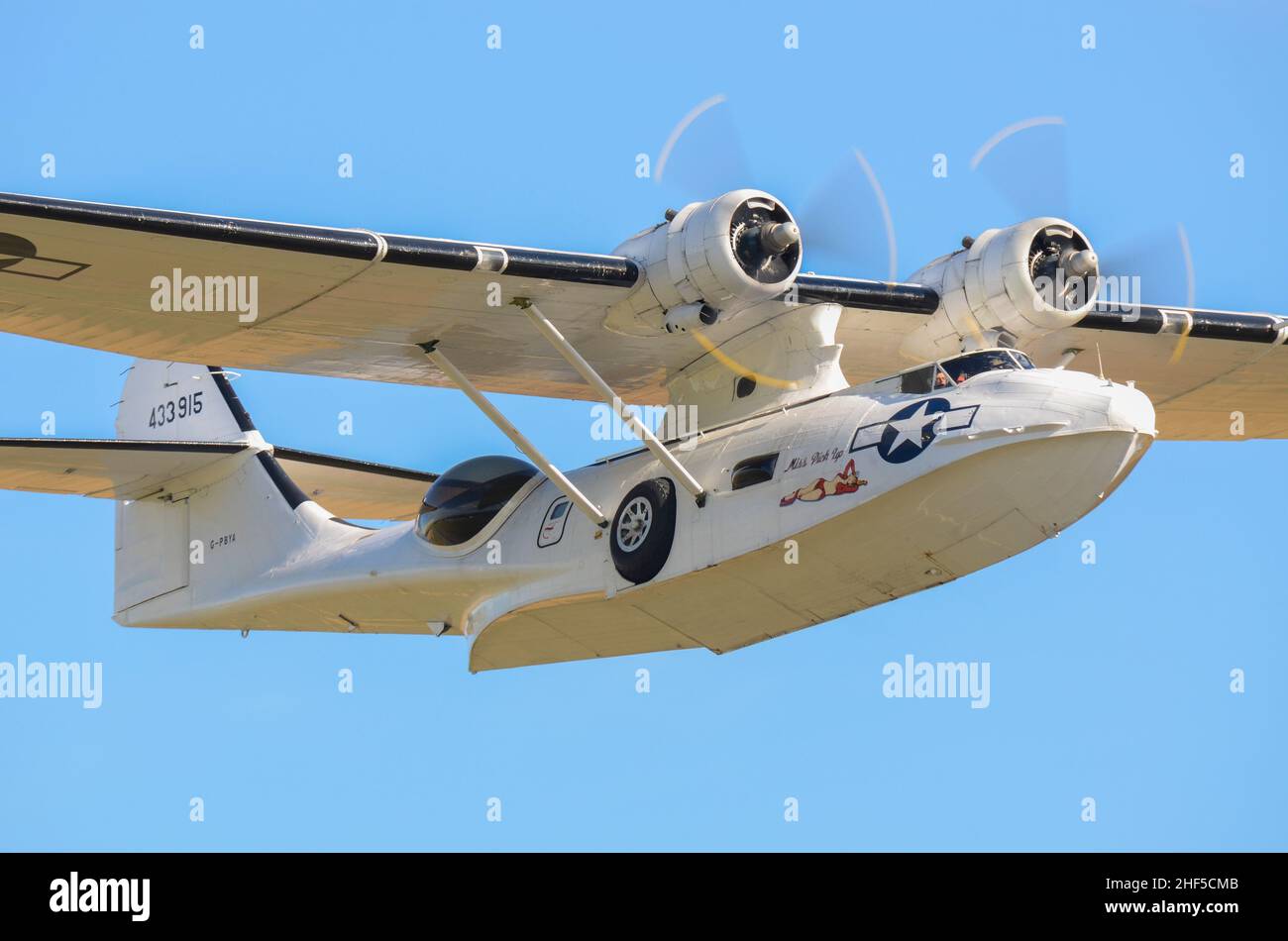 PBY Catalina G-PBYA consolidata nominata Miss Pick Up, nave volante americana, del 1930s e 1940s. Volo in aereo della seconda Guerra Mondiale Foto Stock