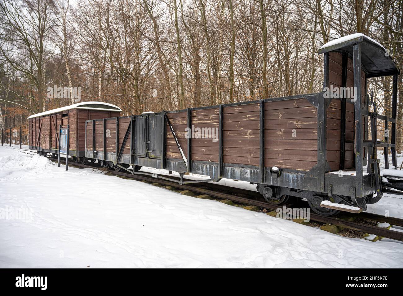 30 dicembre 2021 - Stutthof, Polonia: Un treno dell'Olocausto al campo di concentramento nazista di Stutthof. Si stima che tra il 62,000 - 65,000 morti tra il 1939 e il 1945 in questo campo Foto Stock