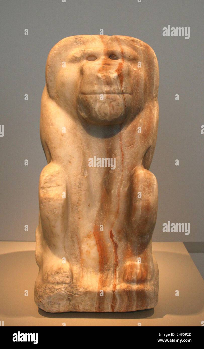 Figura seduta di un babbuino con la cartouche del re Narmer. Foto Stock