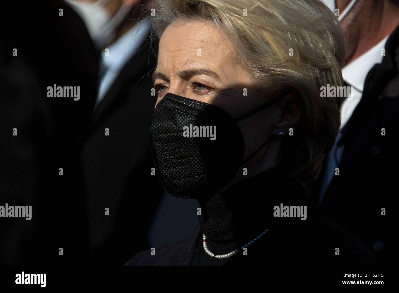 Roma, Italia. 14th Jan 2022. Ursula von der Leyen, Presidente della Commissione europea, partecipa ai funerali di Stato del Presidente del Parlamento europeo, David Sassoli, nella Basilica di Santa Maria degli Angeli e dei Martiri a Roma. David Sassoli morì il 11th gennaio 2022 all'età di 65 anni a seguito di una 'disfunzione del suo sistema immunitario'. Credit: LSF Photo/Alamy Live News Foto Stock