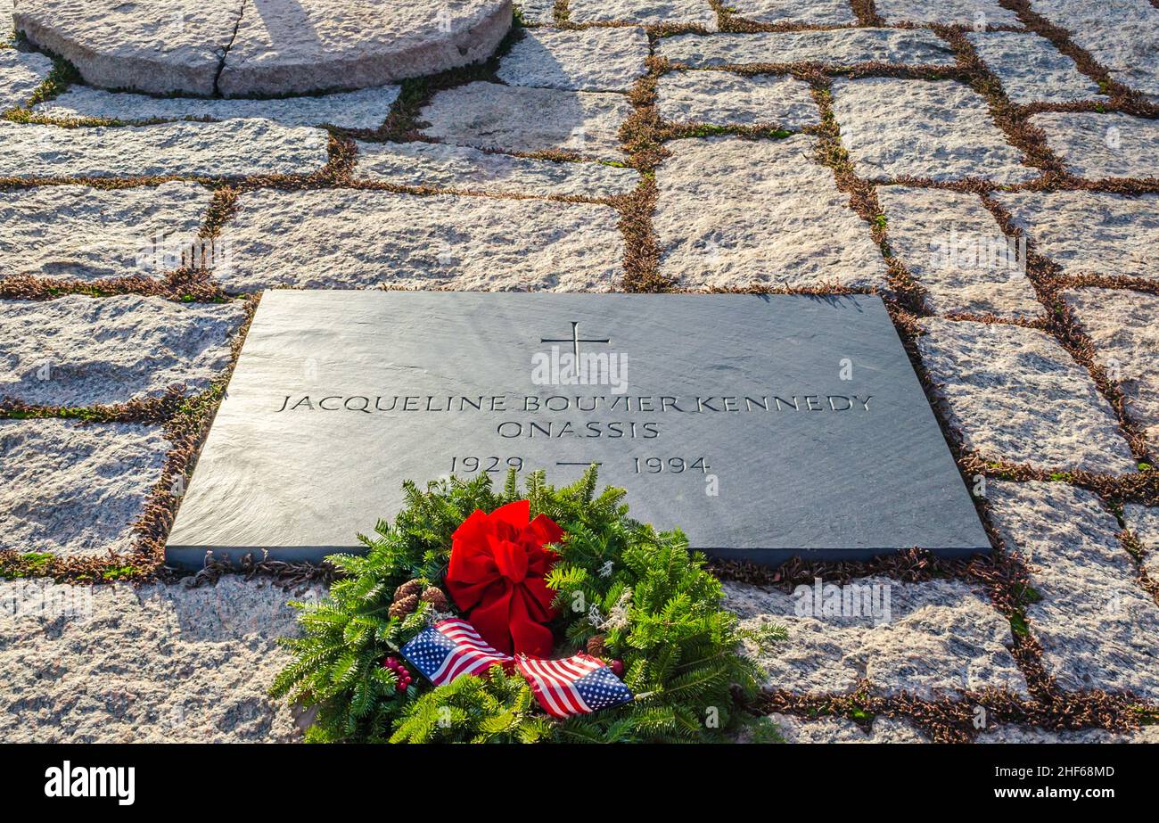 Sito della tomba di Jackie Kennedy Onassis vicino al presidente J.F. Kennedy al cimitero nazionale di Arlington a Washington DC, VA, USA Foto Stock