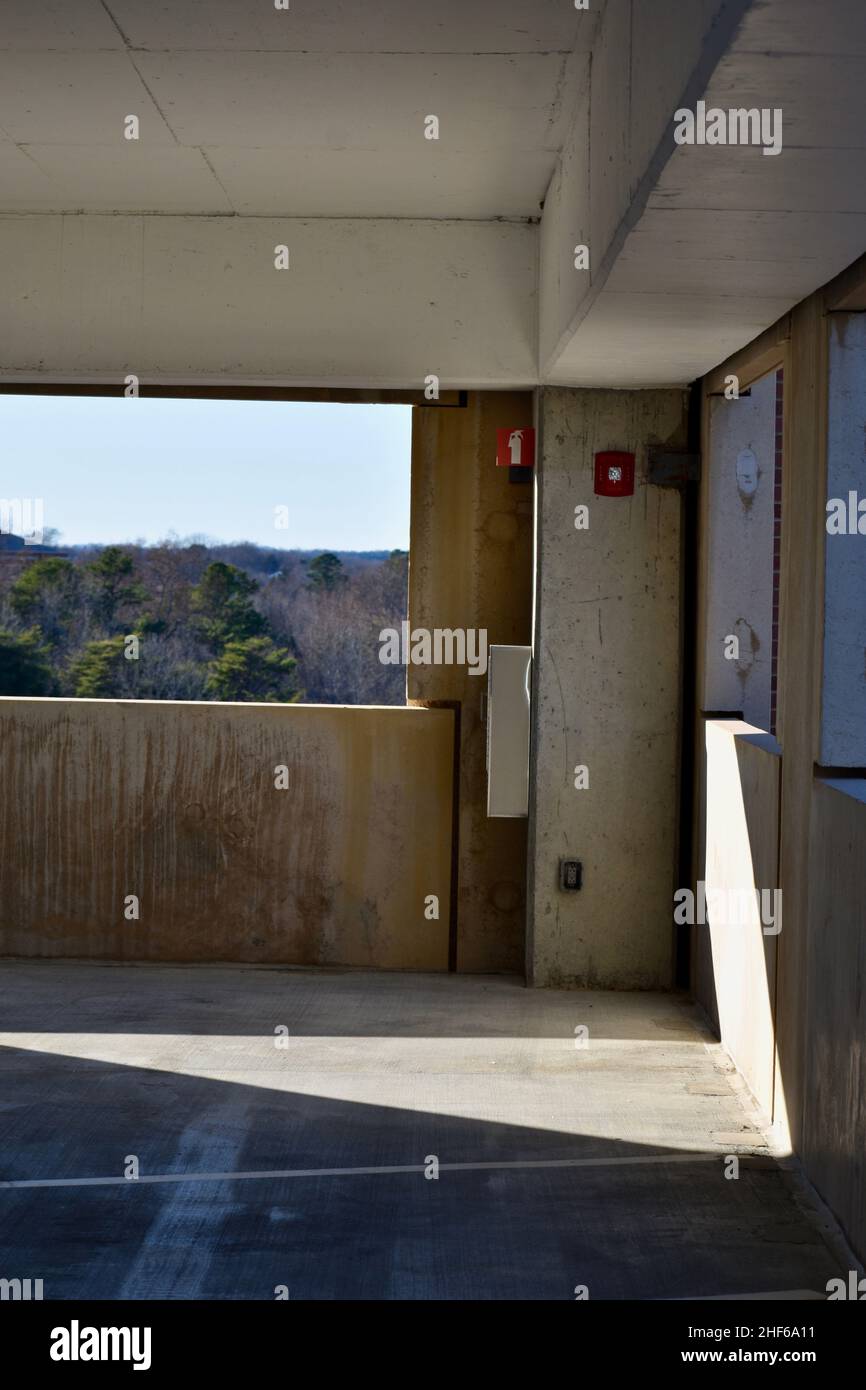 Foto scattate nel parcheggio del campus UNC Charlotte dal 3rd° piano. Foto Stock