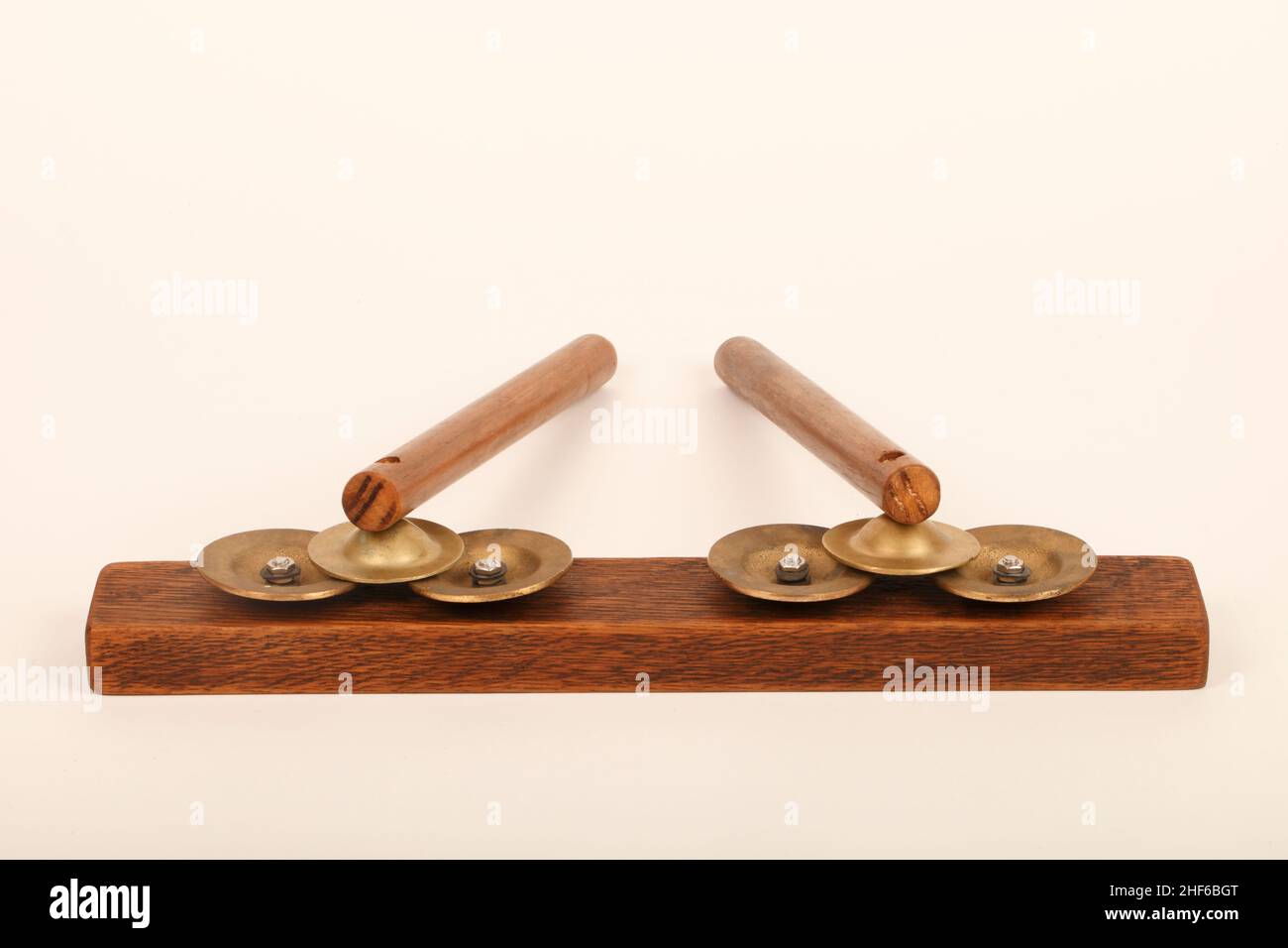 Barbiere dell'Opera di Siviglia, sistro, sistrum. Strumento a percussione. Foto Stock
