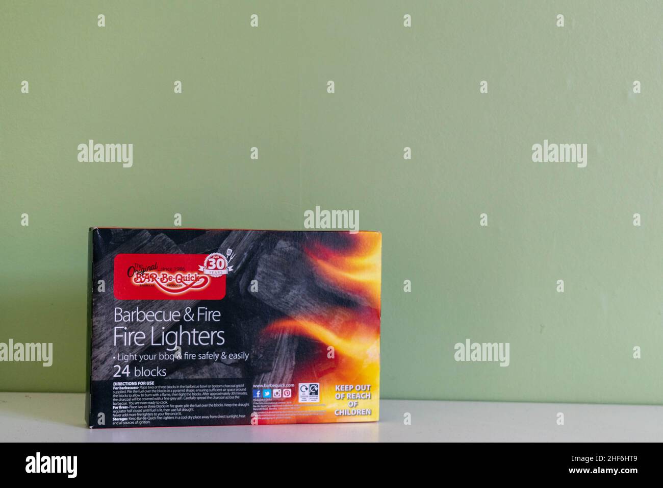 Hull, UK - 28th Agosto 2019: Il Bar-Be-veloce barbeque e accendini fuoco per illuminare il vostro barbecue e fuoco in modo sicuro e facile. Prodotto di marca Foto Stock