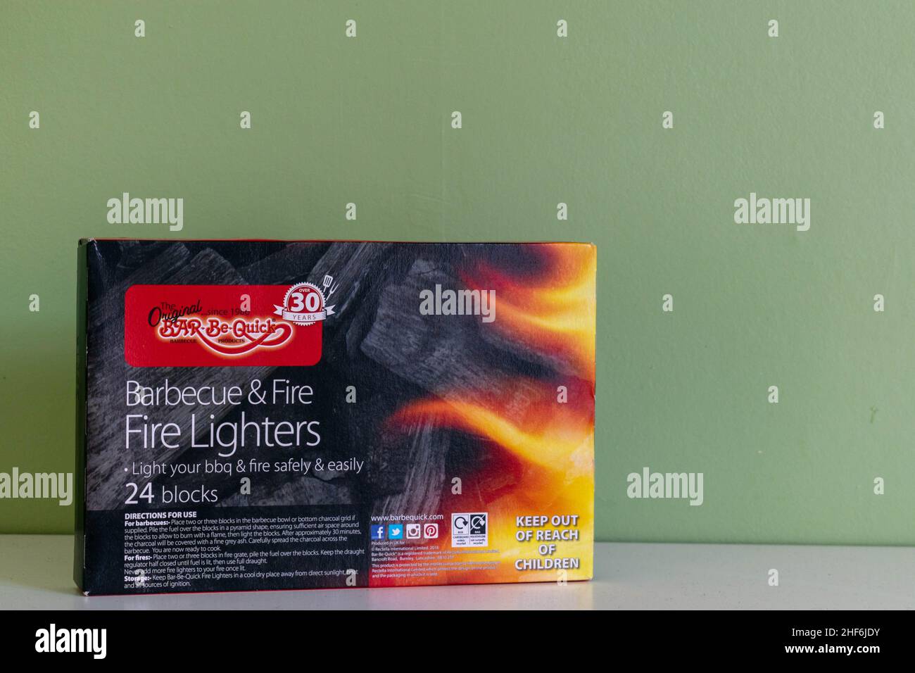 Hull, UK - 28th Agosto 2019: Il Bar-Be-veloce barbeque e accendini fuoco per illuminare il vostro barbecue e fuoco in modo sicuro e facile. Prodotto con marchio con s. Foto Stock