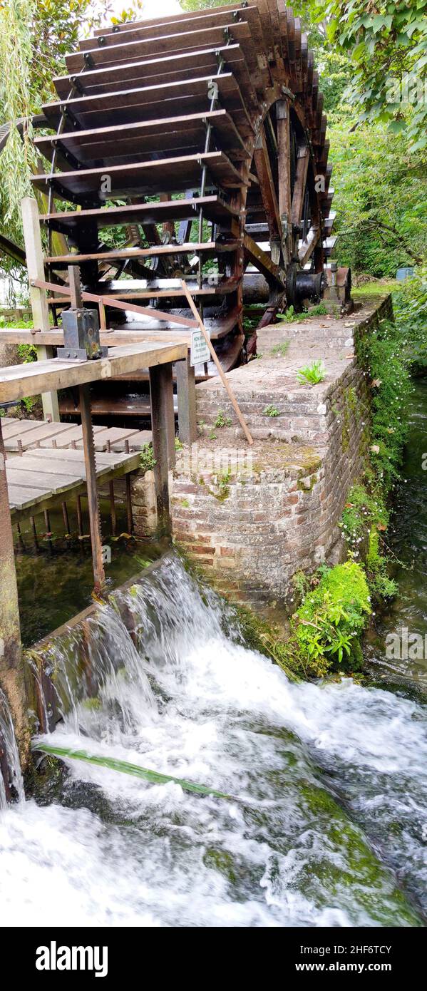 Veules-les-Roses si trova sul fiume più corto della Francia ed è uno dei più bei villaggi della Normandia, Cote d'Albatre, Foto Stock