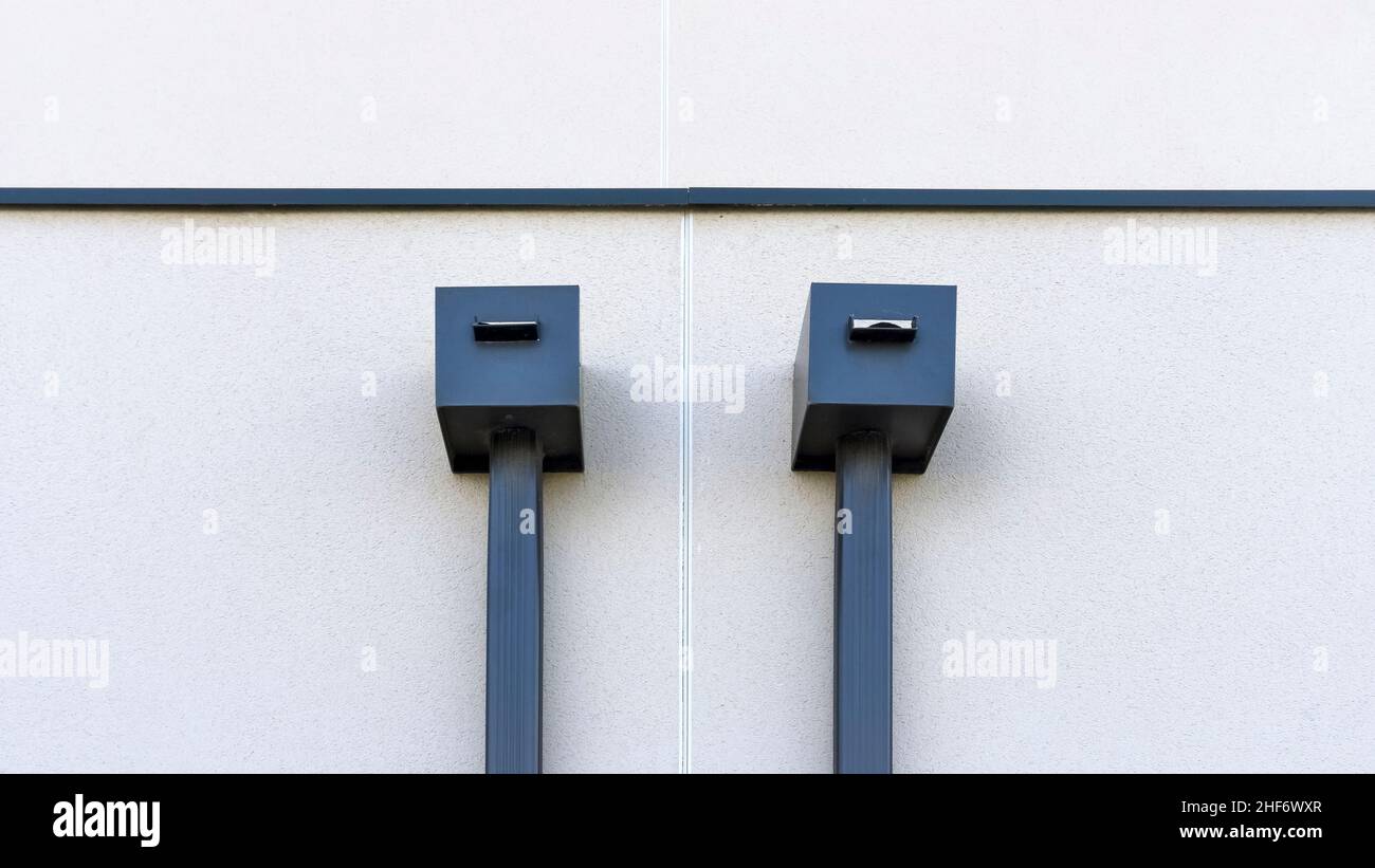 Moderna gargoyle in Vinassan. Foto Stock