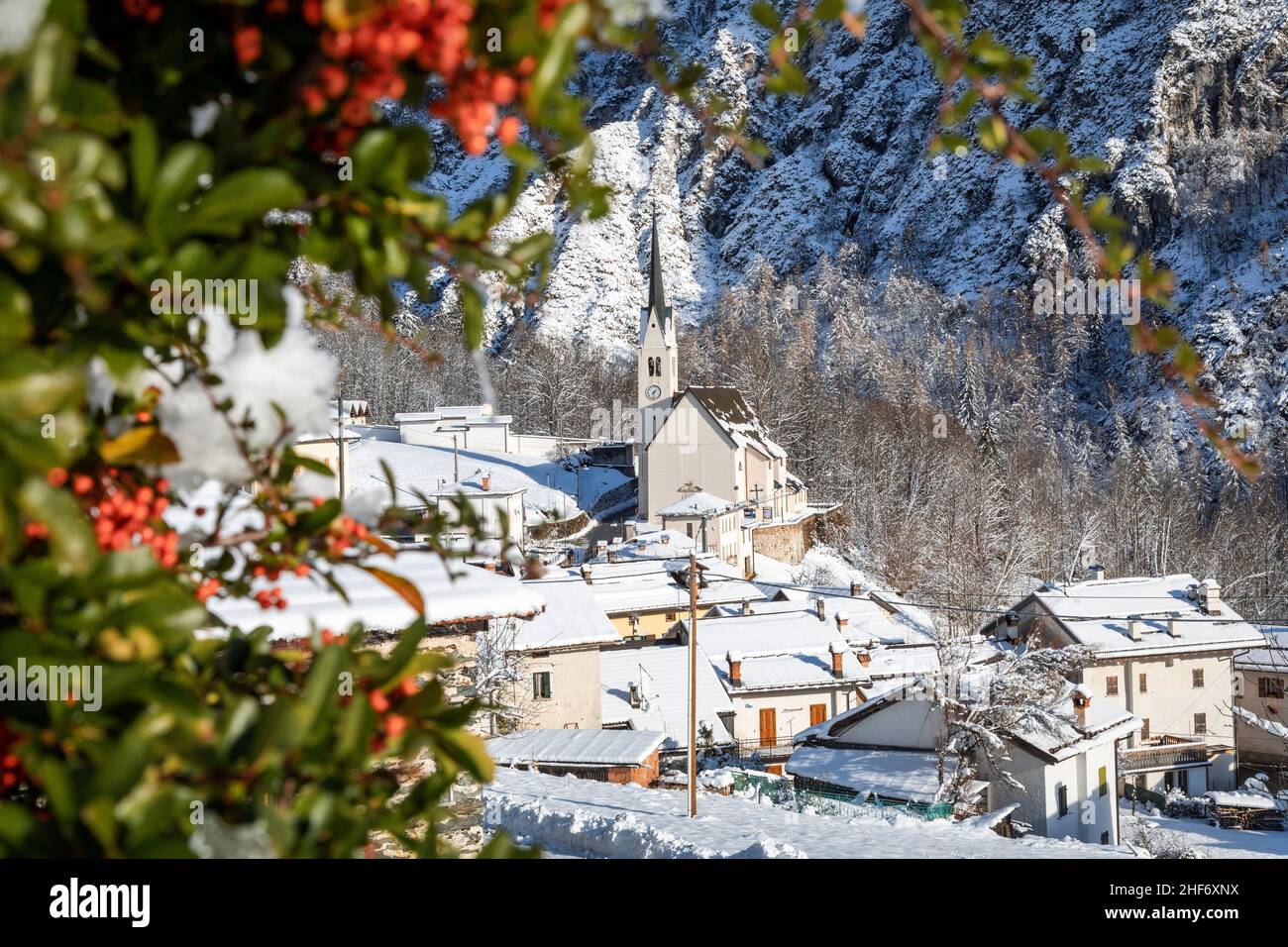 Italia, Veneto, provincia Belluno, Gosaldo, il villaggio di Tiser nella valle del Mis in inverno Foto Stock