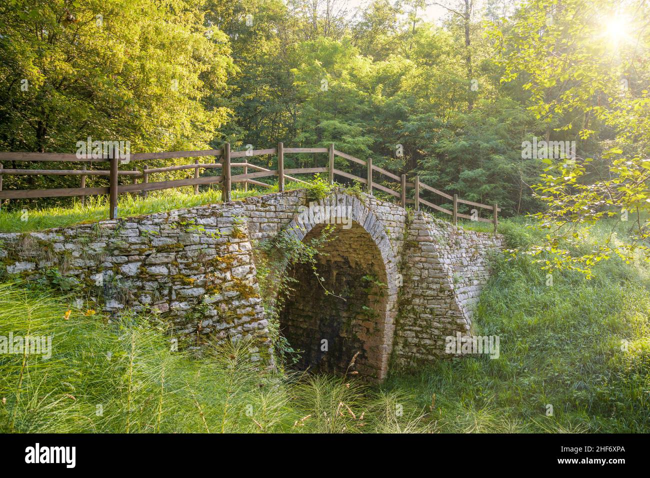 Italia, Veneto, Provincia di Belluno, comune di Lamon, Ponte Romano sulla Via Claudia Augusta Altinate Foto Stock