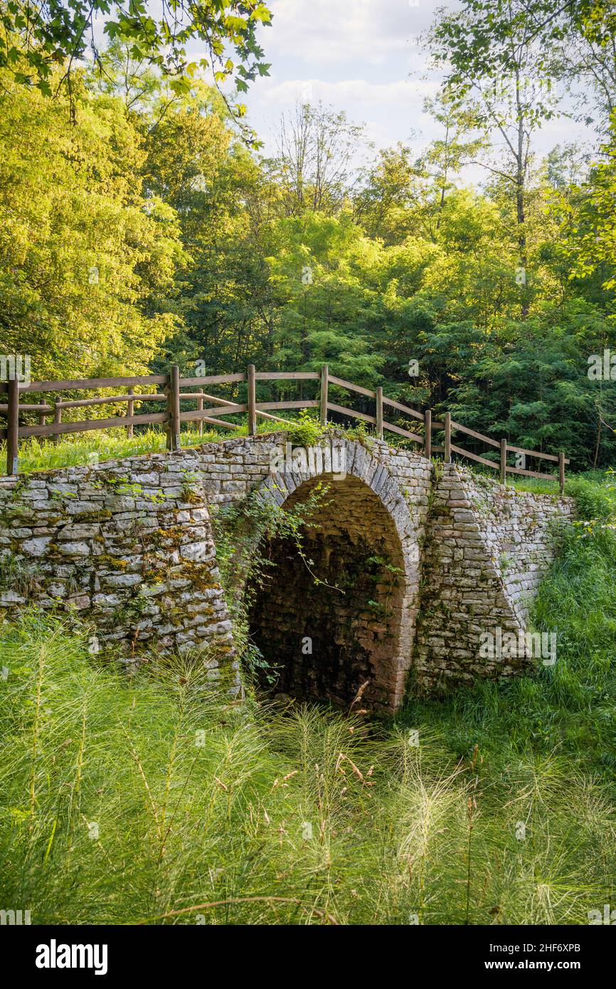 Italia, Veneto, Provincia di Belluno, comune di Lamon, Ponte Romano sulla Via Claudia Augusta Altinate Foto Stock