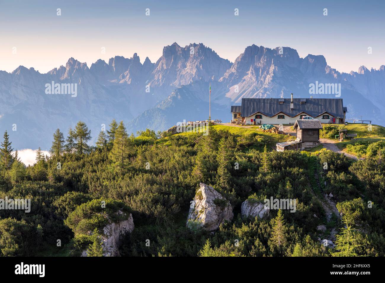 Italia, Veneto, Belluno, Dolomiti, rifugio Ciareido a Pian dei Buoi, Gruppo Marmarole, Lozzo di Cadore Foto Stock