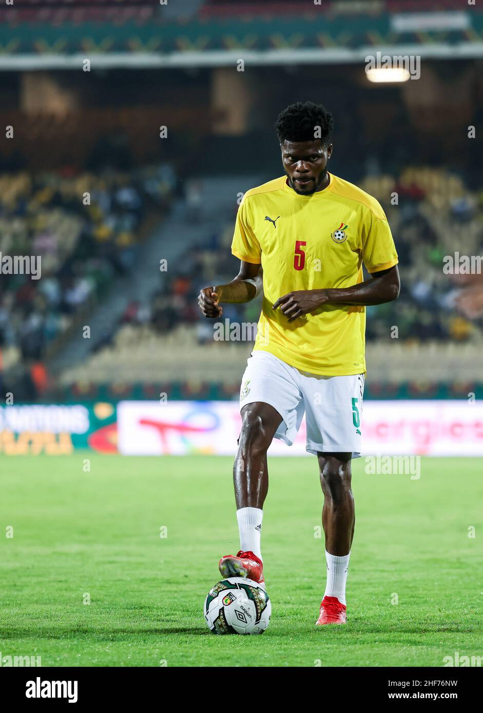 Yaounde, Camerun. 14th Jan 2022. YAOUNDE, CAMERUN - GENNAIO 14: Thomas Partey del Ghana durante la partita del gruppo C della Coppa delle nazioni d'Africa 2021 tra Gabon e Ghana allo Stade Ahmadou Ahidjo il 14 2022 gennaio a Yaounde, Camerun. (Foto di SF) Credit: Sebo47/Alamy Live News Foto Stock