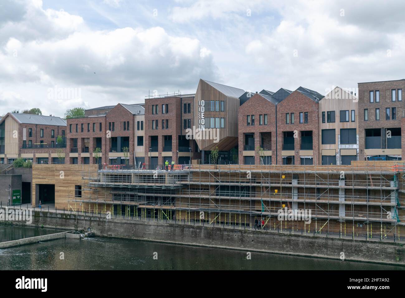 Riverwalk sviluppo per alloggi per studenti, ristoranti, bar e negozi per Durham University lungo il fiume Wear 2 Foto Stock