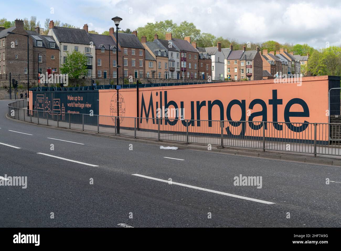 Milburn Riverwalk sviluppo per alloggi per studenti, ristoranti, bar e negozi per la Durham University lungo il fiume Wear Foto Stock