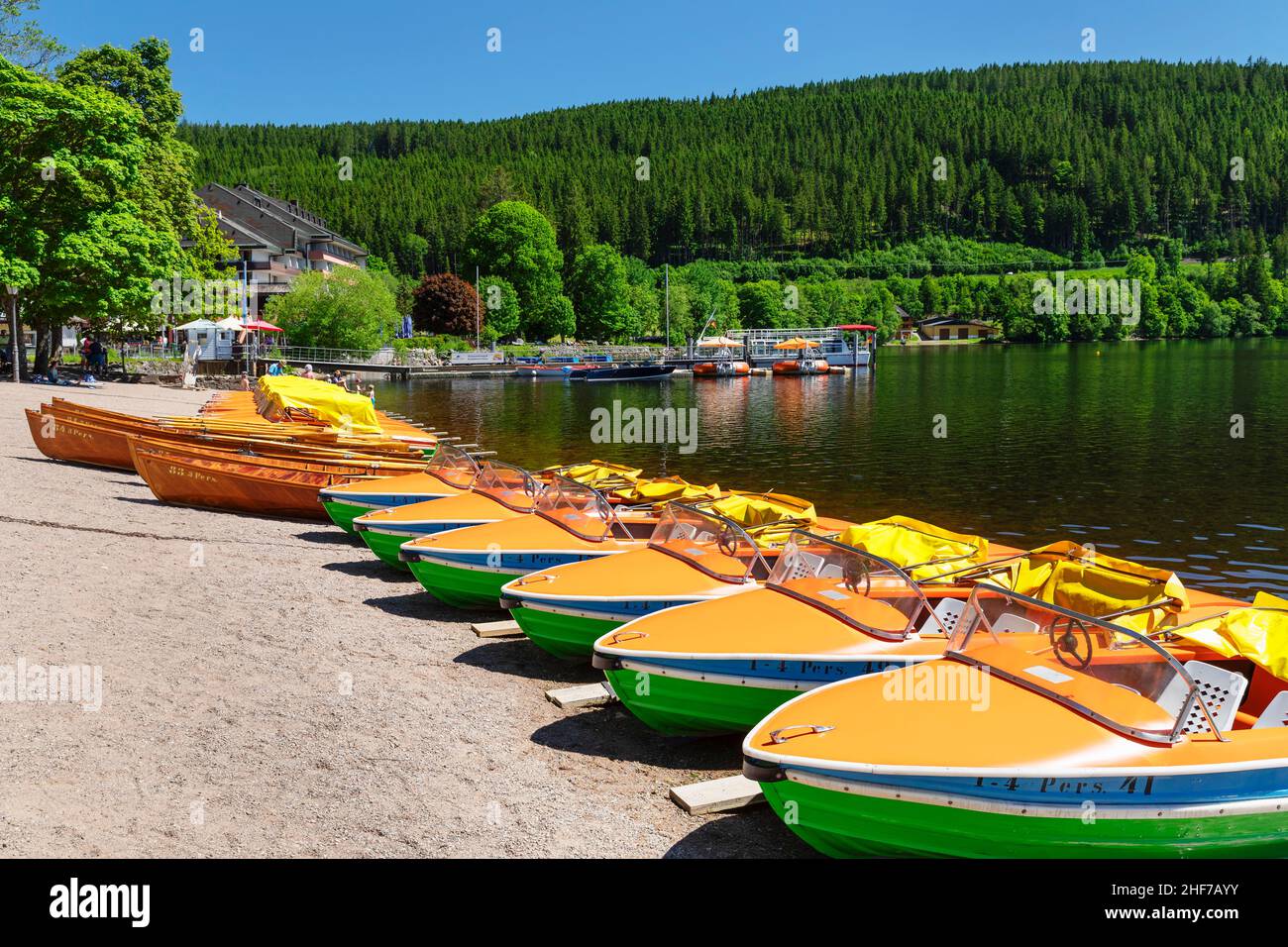 Barche a Titisee, Foresta Nera, Baden-Württemberg, Germania Foto Stock