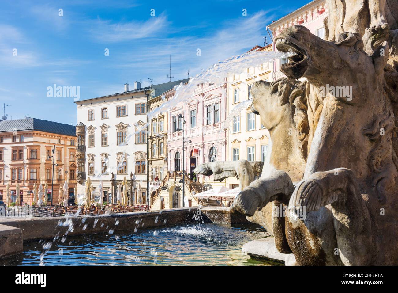 Olomouc (Olmütz), Dolni namesti (Piazza inferiore), Fontana di Nettuno, Palazzo di Hauenschild in Olomoucky, Regione di Olomouc, Regione di Olmützer, Ceco Foto Stock