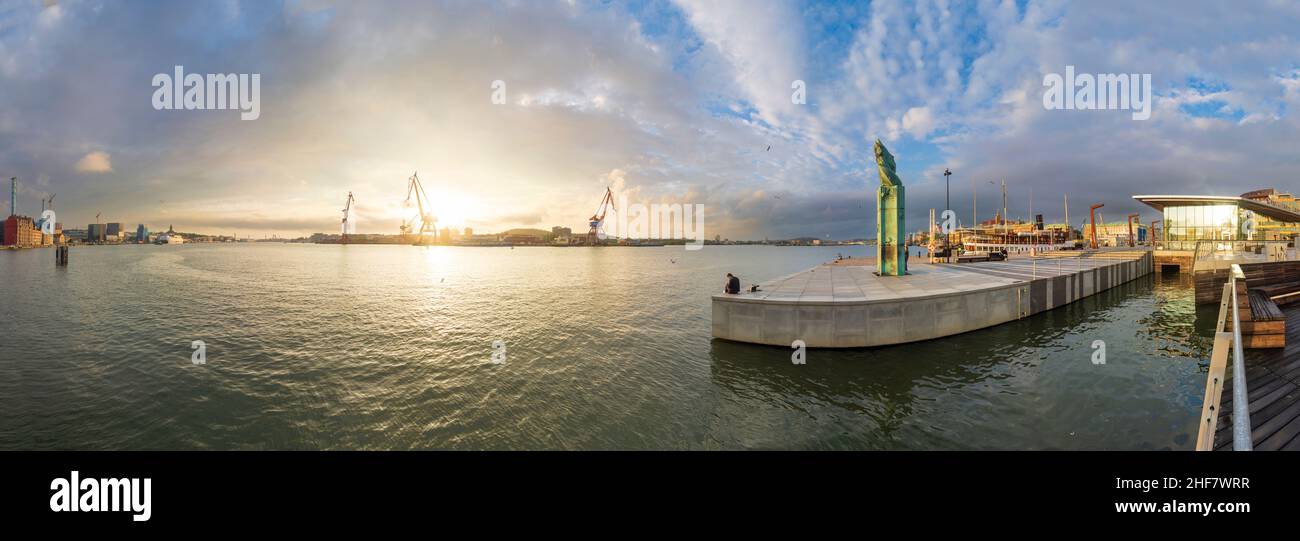 Göteborg, Gothenburg, Delaware (Kalmar Nyckel) monumento a Stenpiren traghetto molo, porto, foce del fiume Göta älv a Västra Götalands Län, Svezia Foto Stock