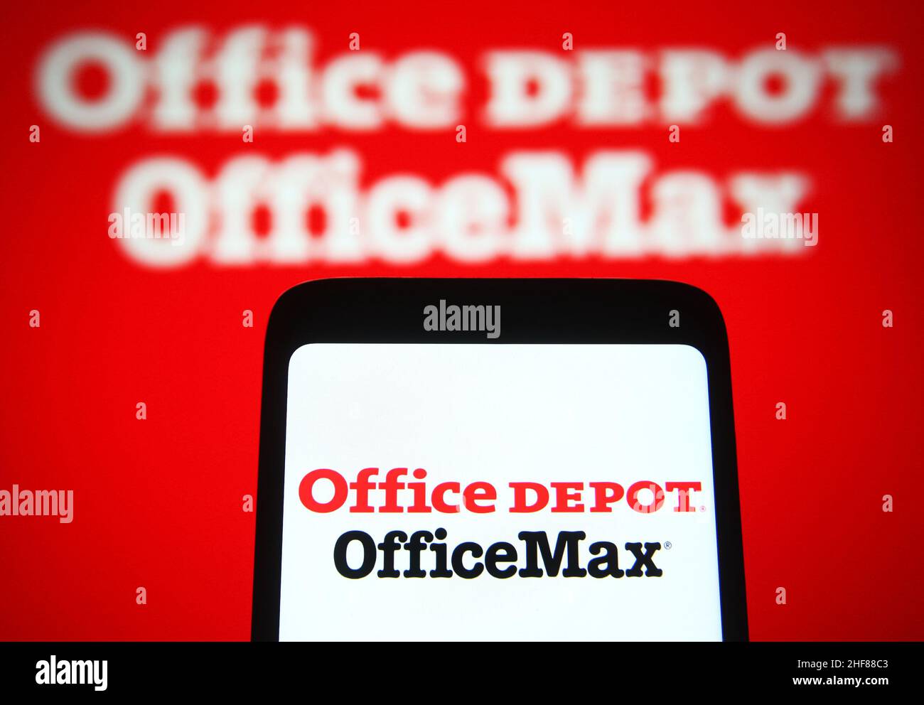 In questa figura, il logo ODP Corporation (Office Depot) viene visualizzato sullo schermo di uno smartphone e di un computer. Foto Stock