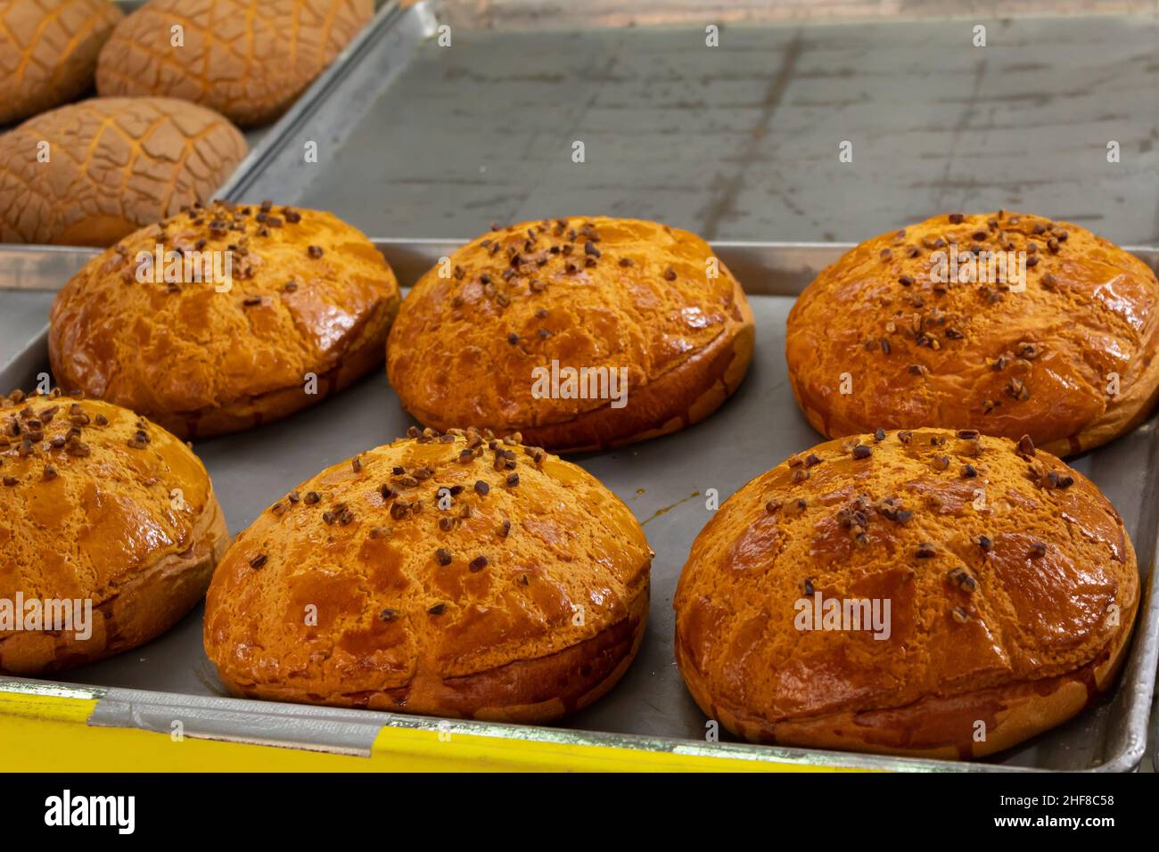 delizioso pane messicano fatto a mano in vendita in un mercato locale a oaxaca Foto Stock