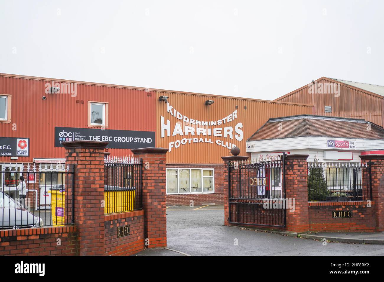 Cancelli d'ingresso dell'edificio del Kidderminster Harriers Football Club, Worcestershire, Regno Unito. Foto Stock