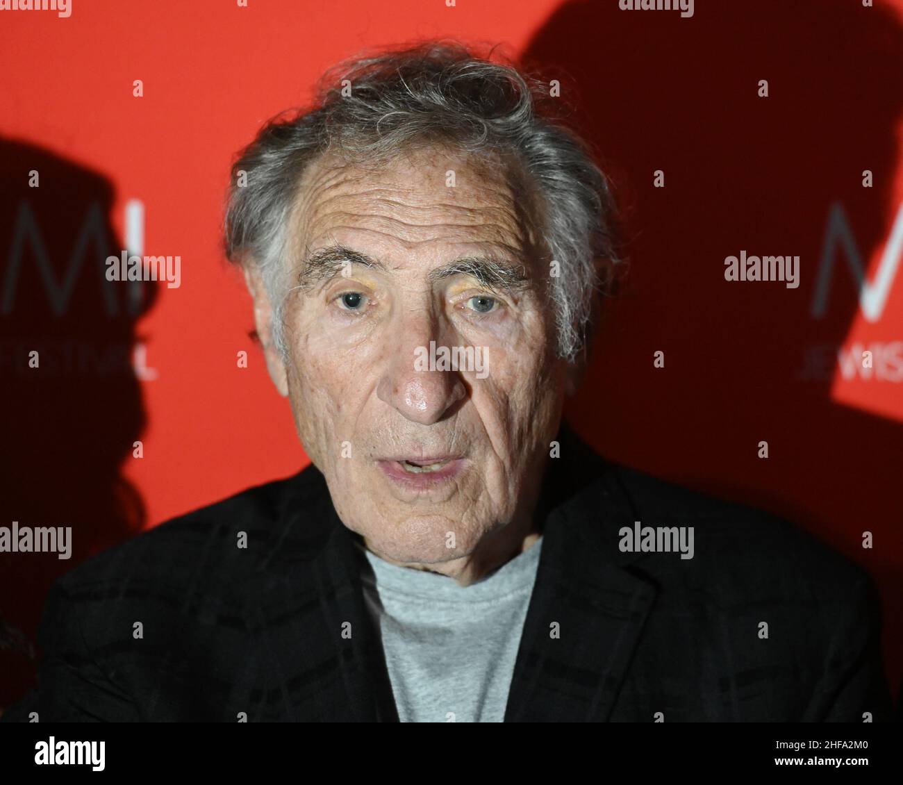 Miami Beach, Florida, Stati Uniti. 13th Jan 2022. Judd Hirsch partecipa all'iMordecai World Premiere apre l'edizione 25th del Miami Jewish Film Festival, che si tiene presso la North Beach Bandshell il 13 gennaio 2022 a Miami Beach, Florida. Credit: Mpi04/Media Punch/Alamy Live News Foto Stock