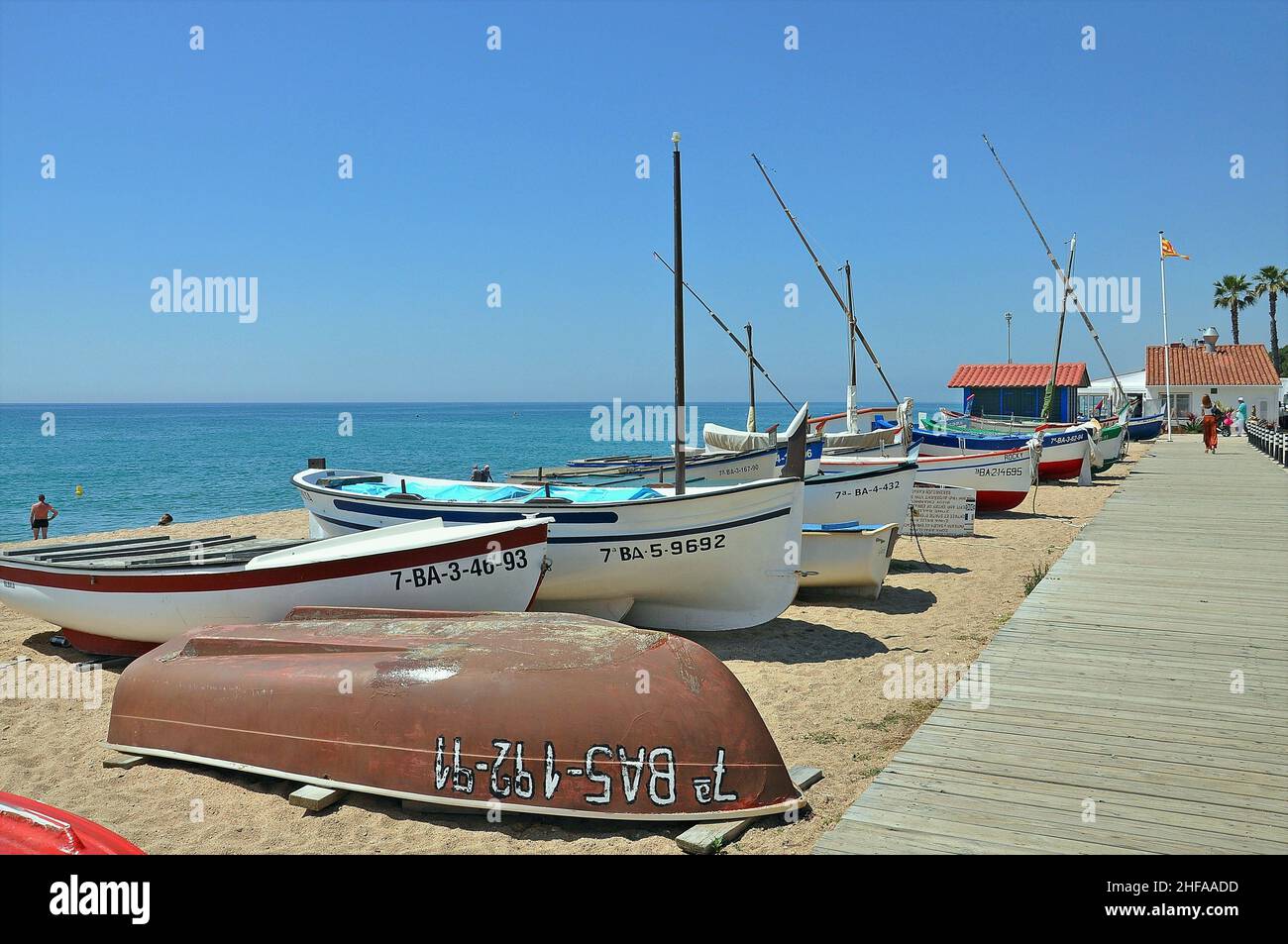Spiaggia di pescatori a Pineda de Mar nella regione di Maresme, provincia di Barcellona, Catalogna, Spagna Foto Stock
