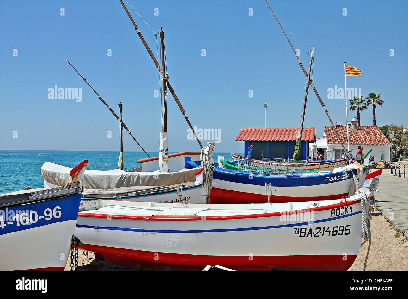 Spiaggia di pescatori a Pineda de Mar nella regione di Maresme, provincia di Barcellona, Catalogna, Spagna Foto Stock