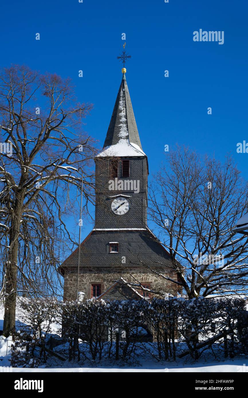 Chiesa nel villaggio tedesco chiamato Bromskirchen Foto Stock