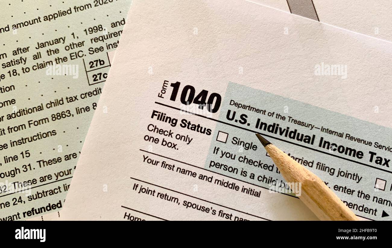 1040 modulo di imposta individuale USA con matita. Concetto di imposta. Foto Stock