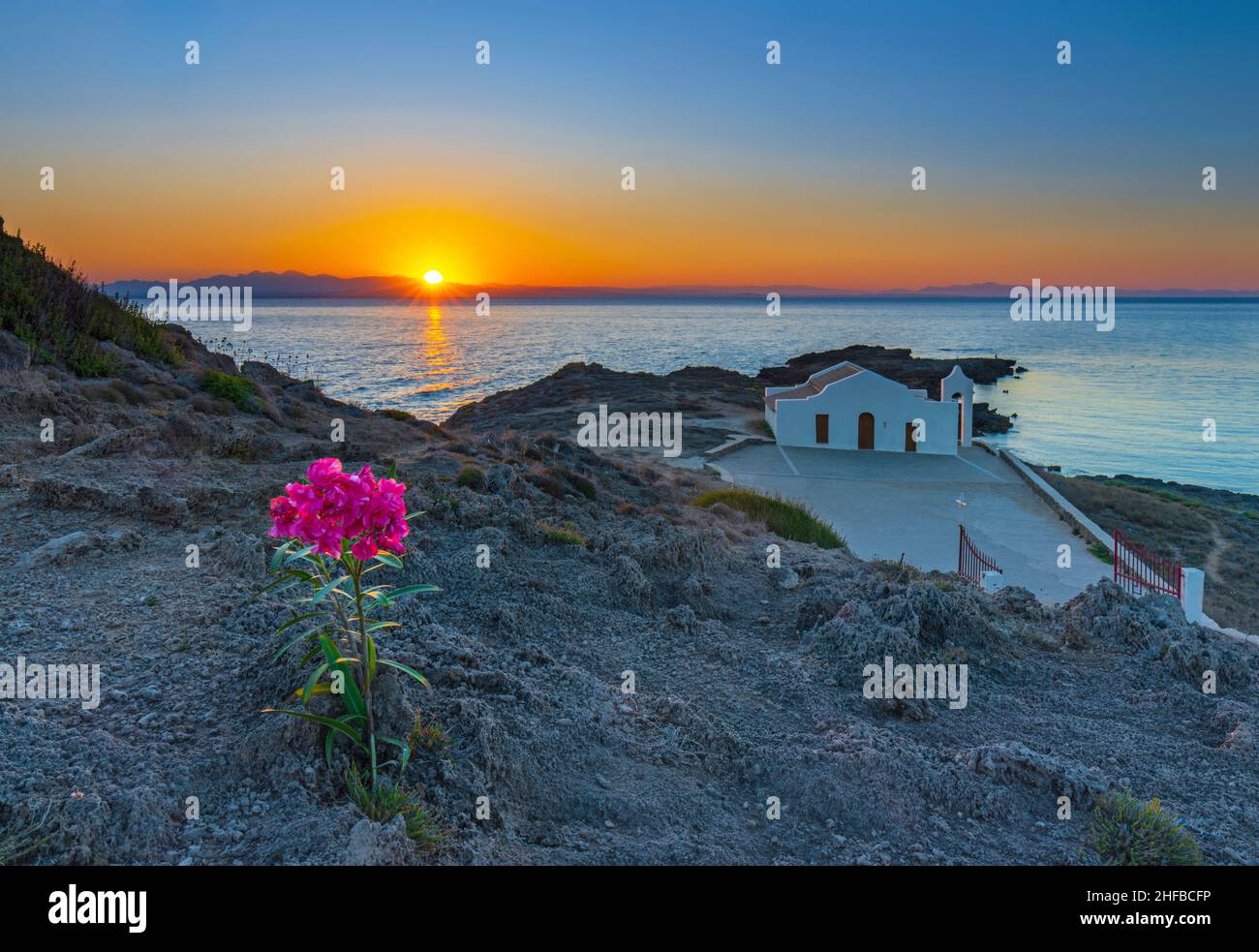 Cappella di Agios Nikolaos, Chiesa di San Nicola all'alba, Vasilikos Zante, Zante, Grecia. 28th agosto 2019 Foto Stock