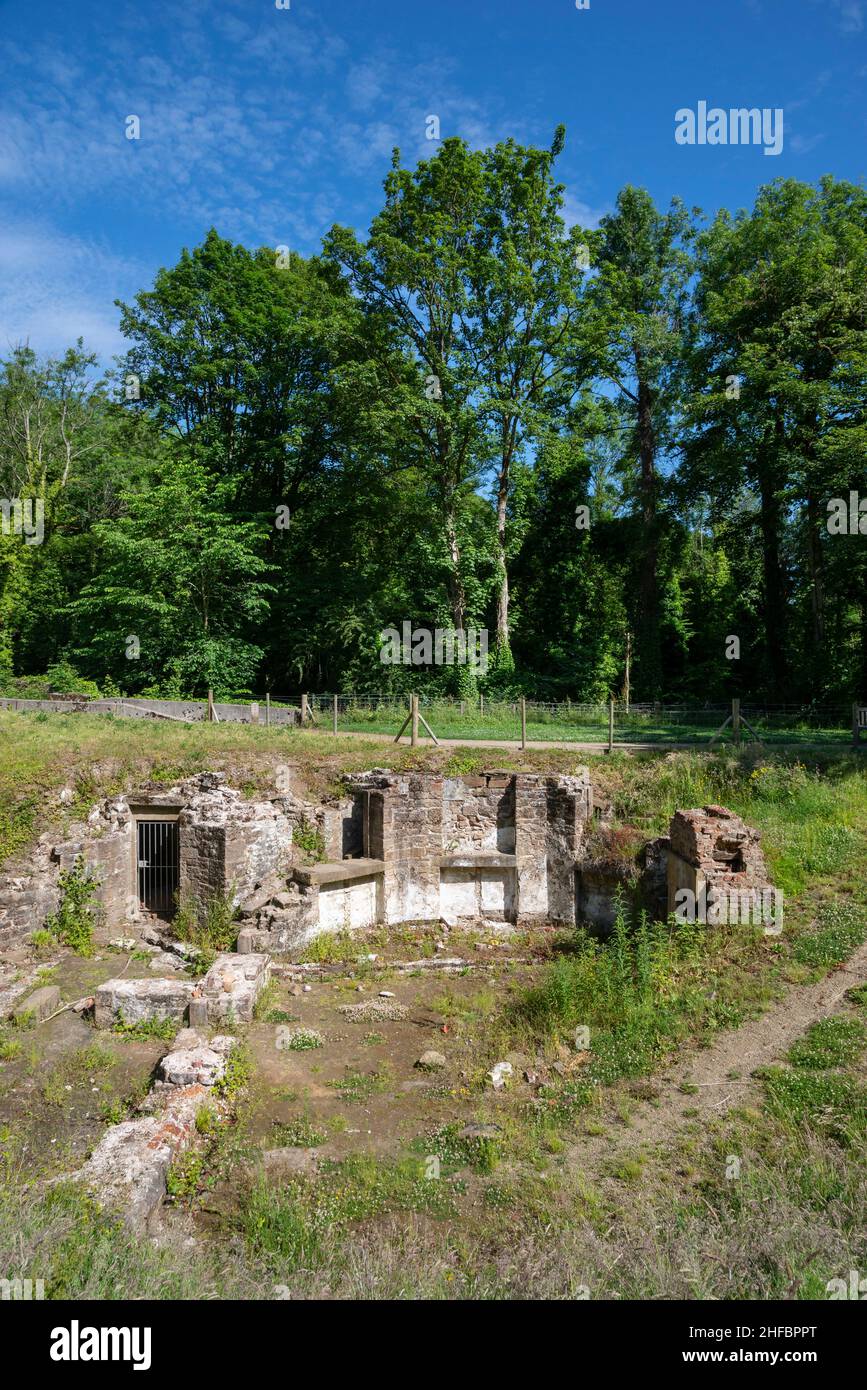 Scavi di rovine del 'Mellor Mill' di Samuel Oldknow vicino a Marple a Greater Manchester, Inghilterra. Foto Stock
