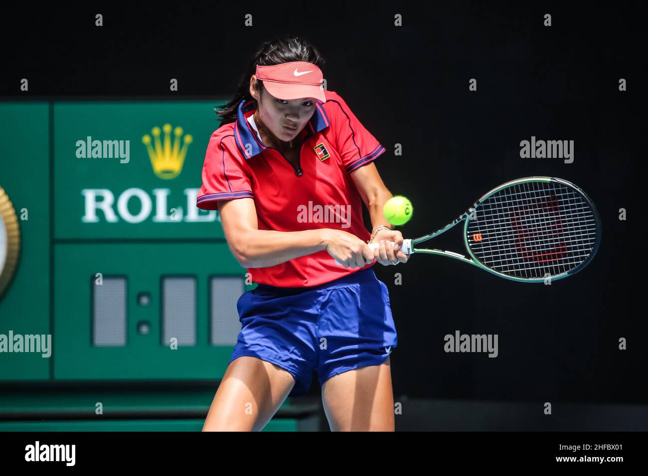 Melbourne, Australia. 15th Jan 2022. 15 gennaio 2022: Emma Raducanu si apprica del 2022 Australian Open al Melbourne Park il 15 gennaio 2022 a Melbourne, Australia. (Credit Image: © Chris Putnam/ZUMA Press Wire) Credit: ZUMA Press, Inc./Alamy Live News Foto Stock Melbourne, Australia. 15th Jan 2022. 15 gennaio 2022: Emma Raducanu si apprica del 2022 Australian Open al Melbourne Park il 15 gennaio 2022 a Melbourne, Australia. (Credit Image: © Chris Putnam/ZUMA Press Wire) Credit: ZUMA Press, Inc./Alamy Live News Foto Stock