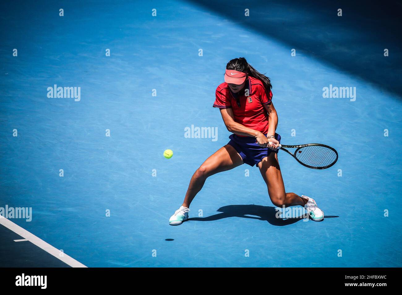 Melbourne, Australia. 15th Jan 2022. 15 gennaio 2022: Emma Raducanu si apprica del 2022 Australian Open al Melbourne Park il 15 gennaio 2022 a Melbourne, Australia. (Credit Image: © Chris Putnam/ZUMA Press Wire) Credit: ZUMA Press, Inc./Alamy Live News Foto Stock Melbourne, Australia. 15th Jan 2022. 15 gennaio 2022: Emma Raducanu si apprica del 2022 Australian Open al Melbourne Park il 15 gennaio 2022 a Melbourne, Australia. (Credit Image: © Chris Putnam/ZUMA Press Wire) Credit: ZUMA Press, Inc./Alamy Live News Foto Stock