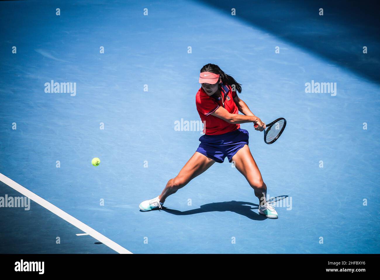 Melbourne, Australia. 15th Jan 2022. 15 gennaio 2022: Emma Raducanu si apprica del 2022 Australian Open al Melbourne Park il 15 gennaio 2022 a Melbourne, Australia. (Credit Image: © Chris Putnam/ZUMA Press Wire) Credit: ZUMA Press, Inc./Alamy Live News Foto Stock Melbourne, Australia. 15th Jan 2022. 15 gennaio 2022: Emma Raducanu si apprica del 2022 Australian Open al Melbourne Park il 15 gennaio 2022 a Melbourne, Australia. (Credit Image: © Chris Putnam/ZUMA Press Wire) Credit: ZUMA Press, Inc./Alamy Live News Foto Stock